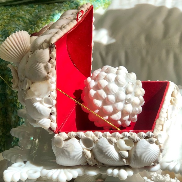 New! Seashell Pearls & Rhinestone Jewelry Box - Picture 4 of 7